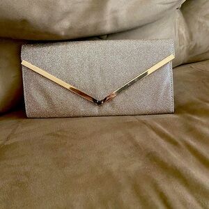 ALDO clutch